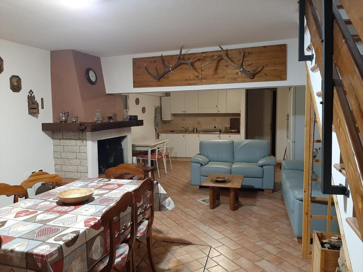 הוילה קסטל די סנגרו La Casa Di Walter E Rosa מראה חיצוני תמונה